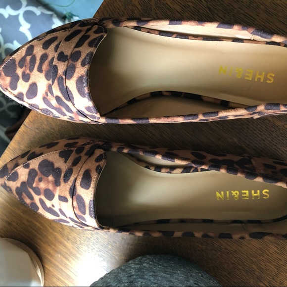 Leopard print women’s flats. - Picture 2 of 4